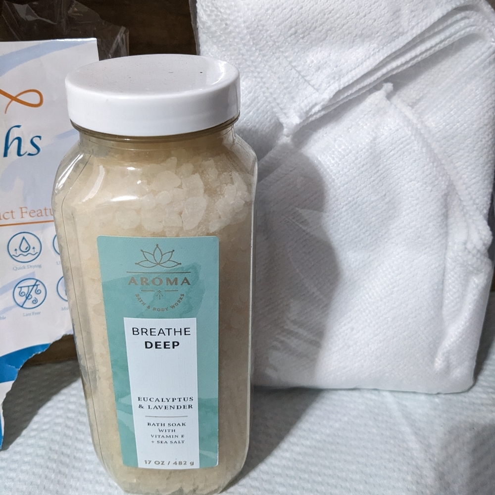 NEW B&BW Breathe Deep Eucalyptus & Lavender Bath Soak + 4 Washcloths